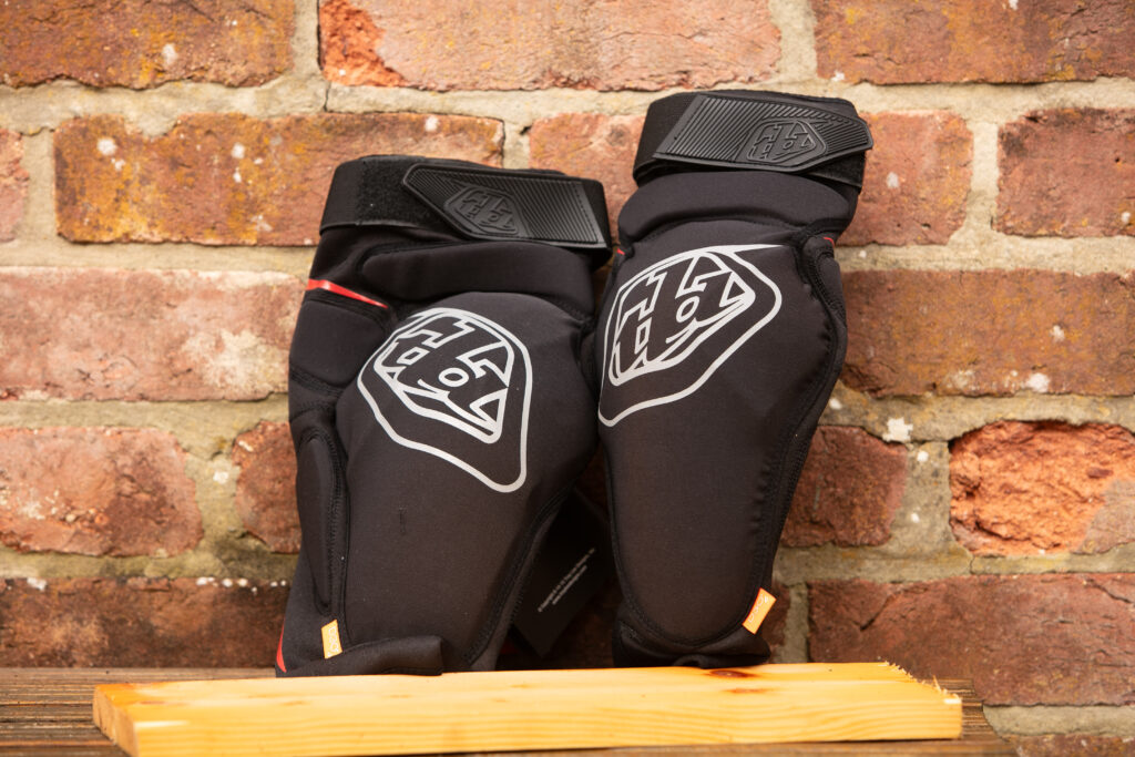 2023 troy lee designs raid knee guards 5ct
