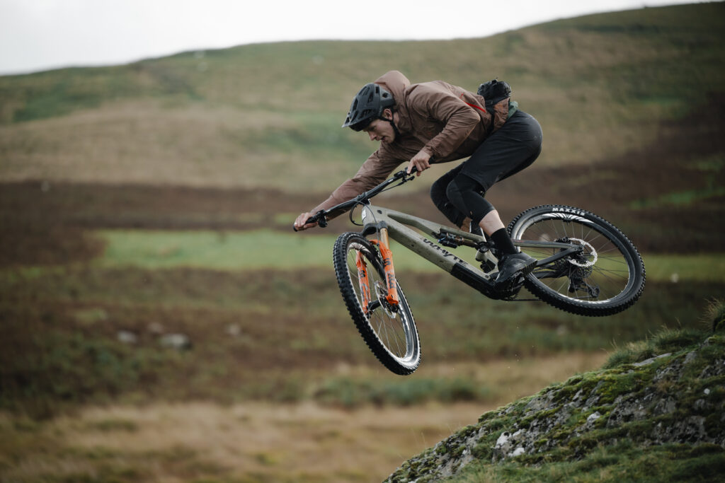 2023 whyte e-lyte 150 worx riding.jpg