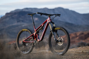 2023 yeti sb 135 hero.jpg