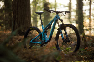 2023 yeti sb140 hero.jpg