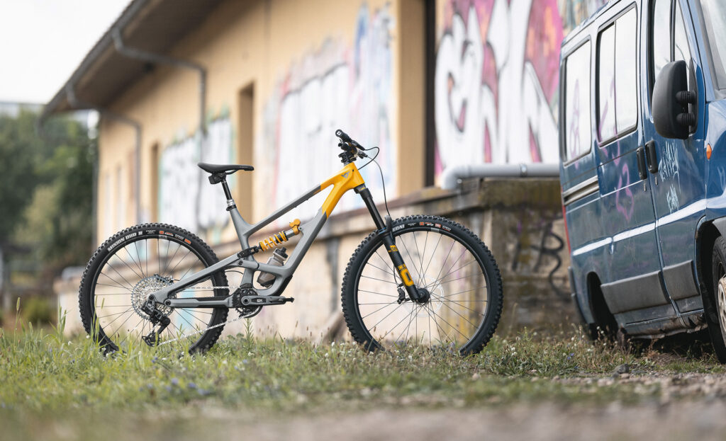 2023 yt capra uncaged 11 hero.jpg