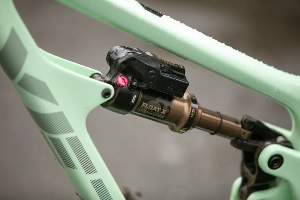 2024 Fox Live Valve neo full 1