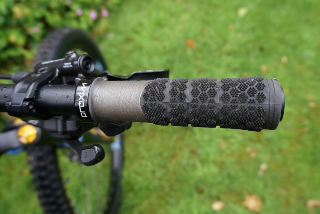 2024 Prologo X-Shred Grip 1