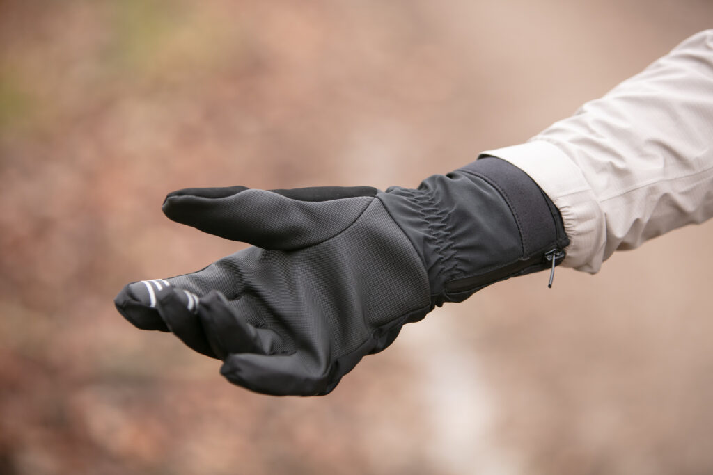 2024 Scott Aqua GTX LF Glove 3.jpg