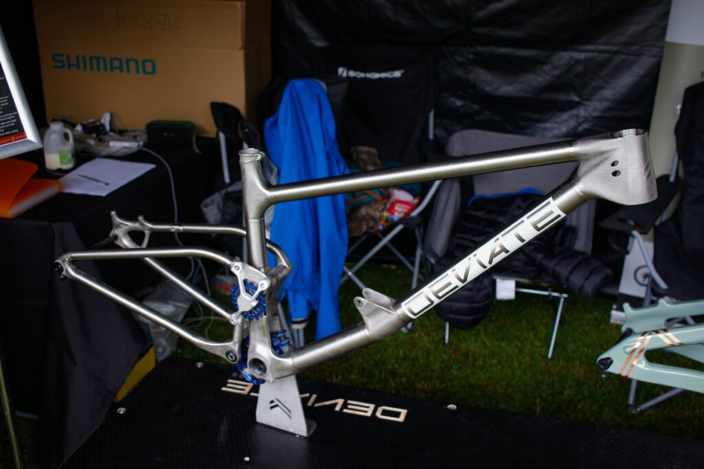 Deviate tilander frame