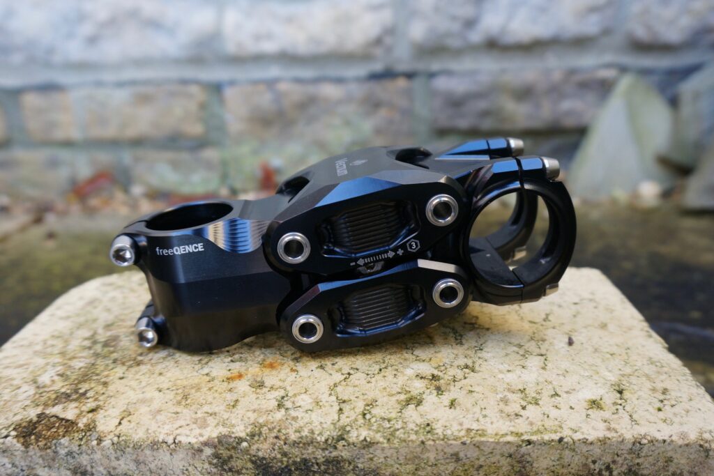 2024 Vecnum freeQENCE Suspension Stem Hero.jpeg