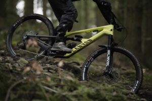 2024 canyon spectral riding hero.jpg