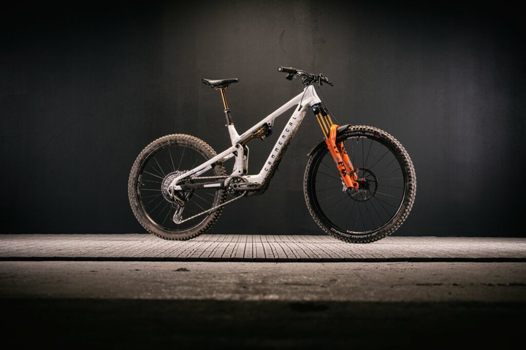 2024 commencal meta sx 400 hero.jpg