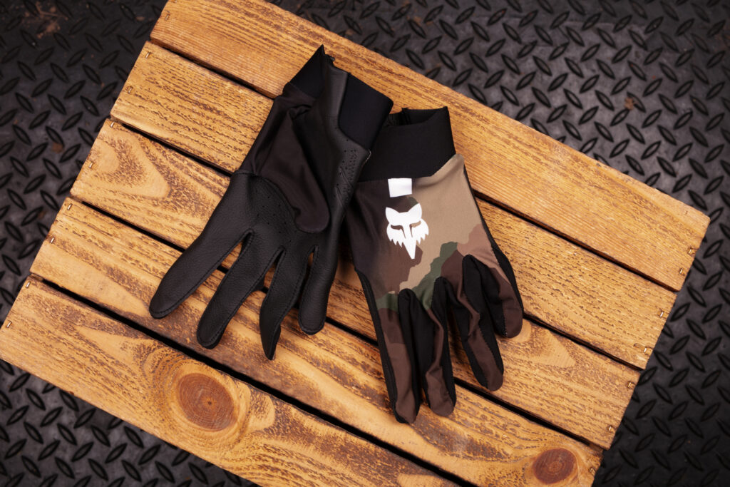 2024 fox gm gloves