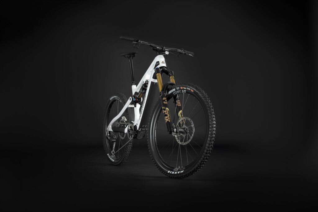 2024 merida eonesixty cf hero.jpg