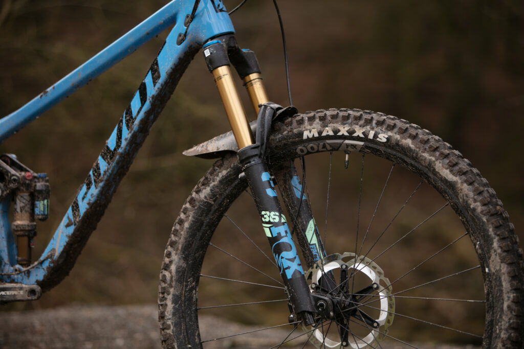 2024 pivot switchblade fork