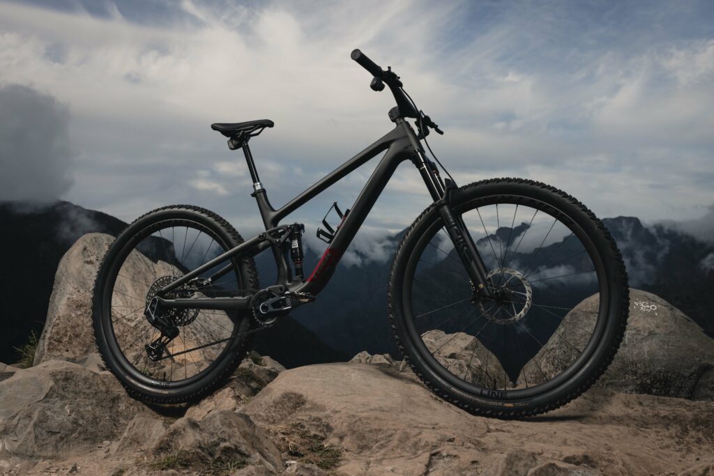 2024 trek top fuel hero.jpg