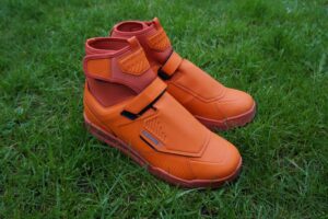 2024Endura MT500 Burner Clipless Waterproof Shoe Hero.jpeg