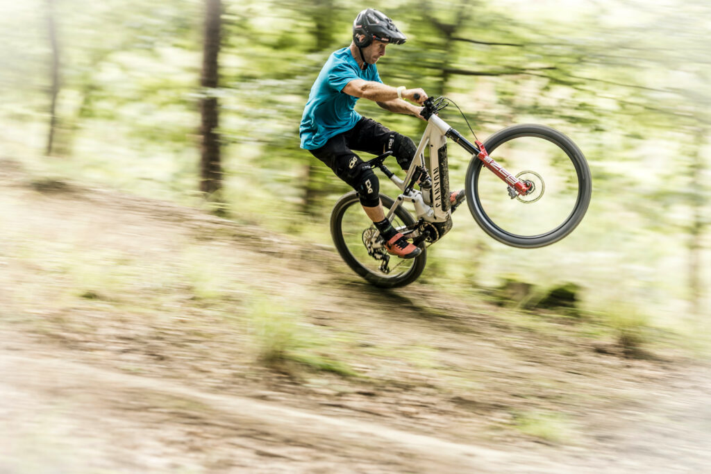 2025 canyon neuronon cllctv riding.jpg