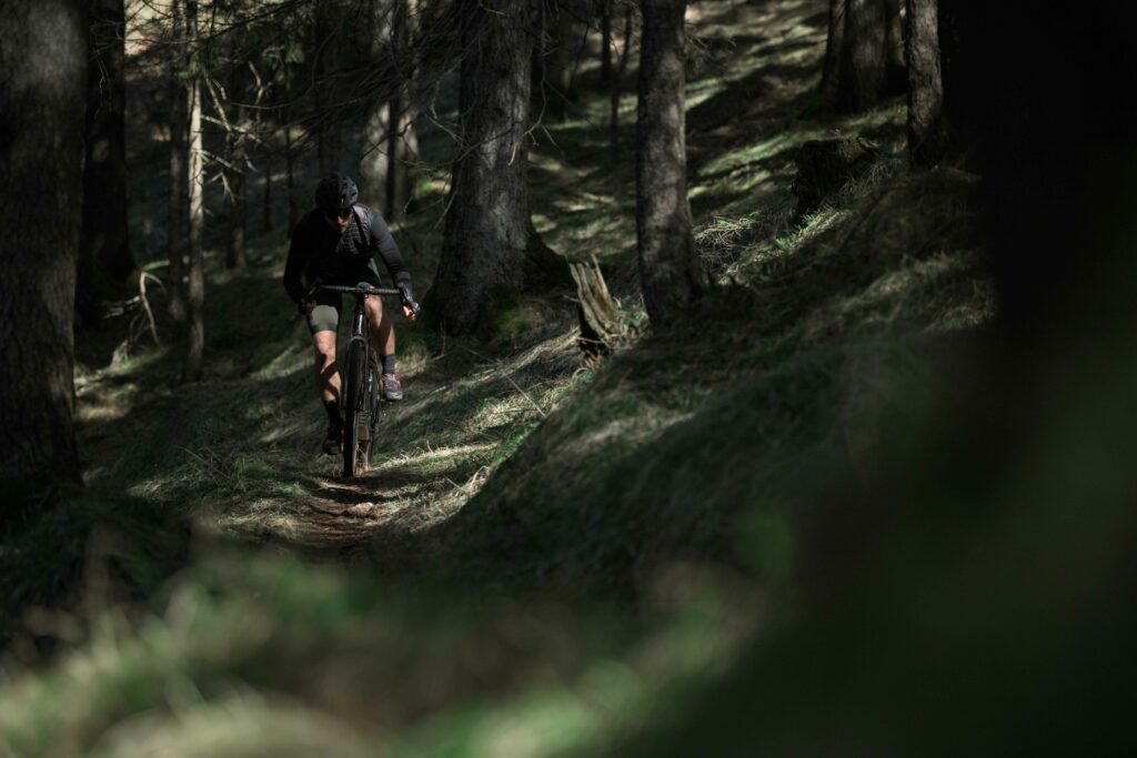 2025 cube egravel riding 3