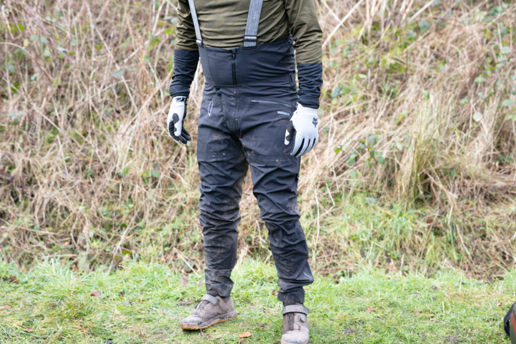 2025 endura mt500 bib pant hero.jpg