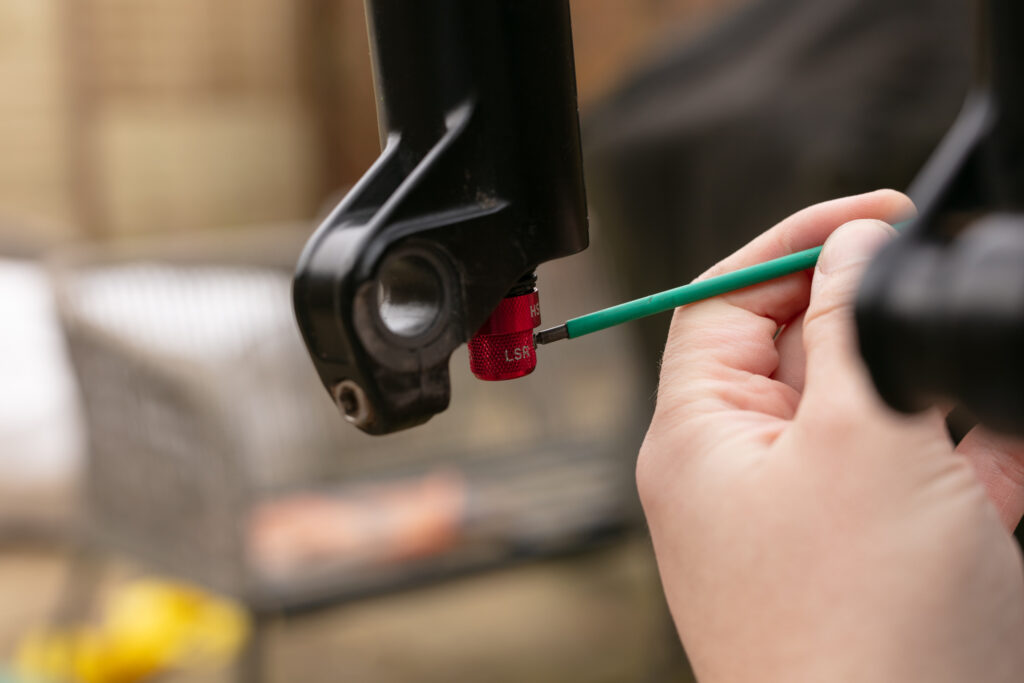 2025 fork service dial remove