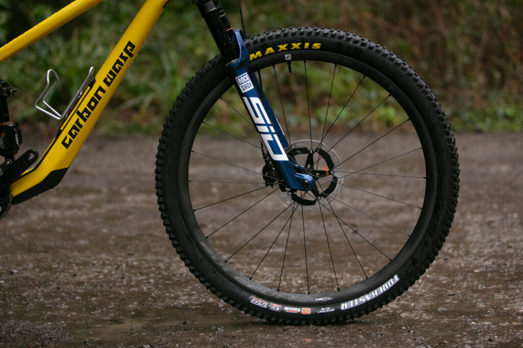2025 fulcrum metal carbon hero.jpg