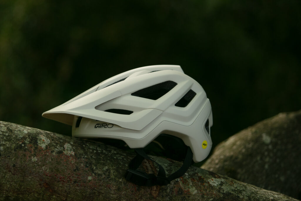 2025 giro montaro iii hero.jpg