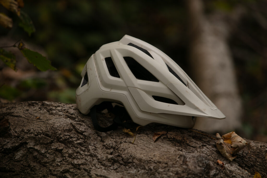 2025 giro montaro iii hero.jpg