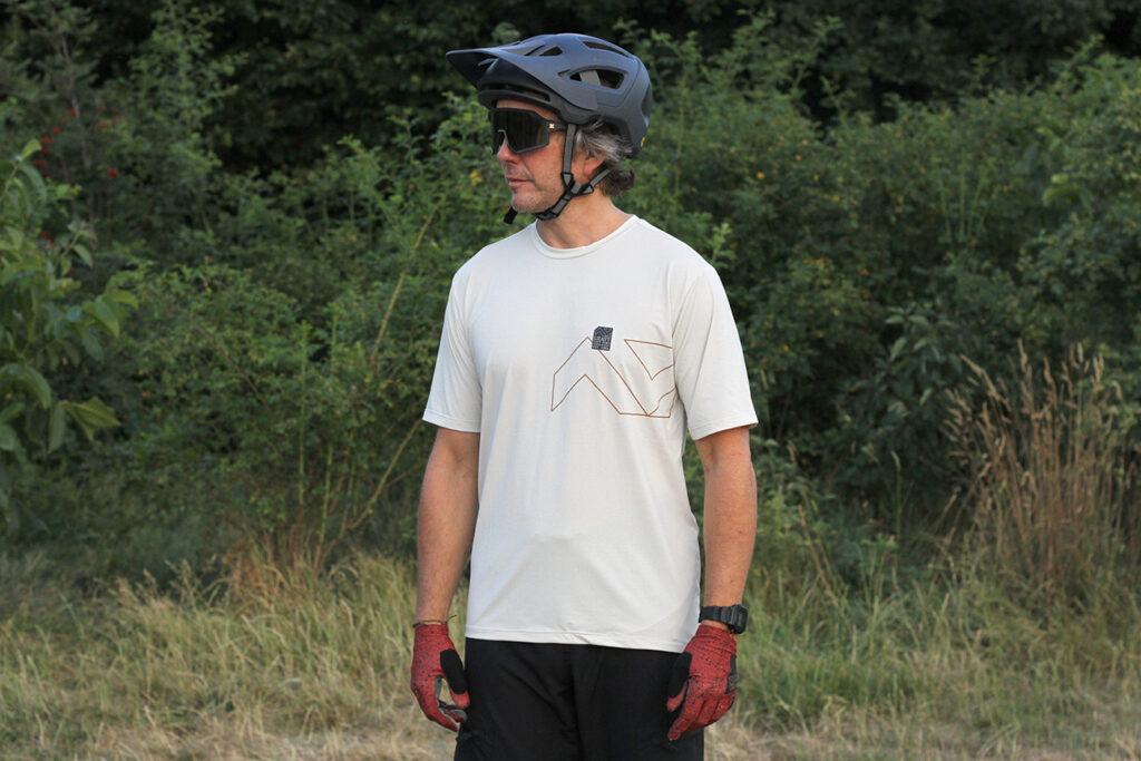 2025 leatt x flow jersey hero.jpg