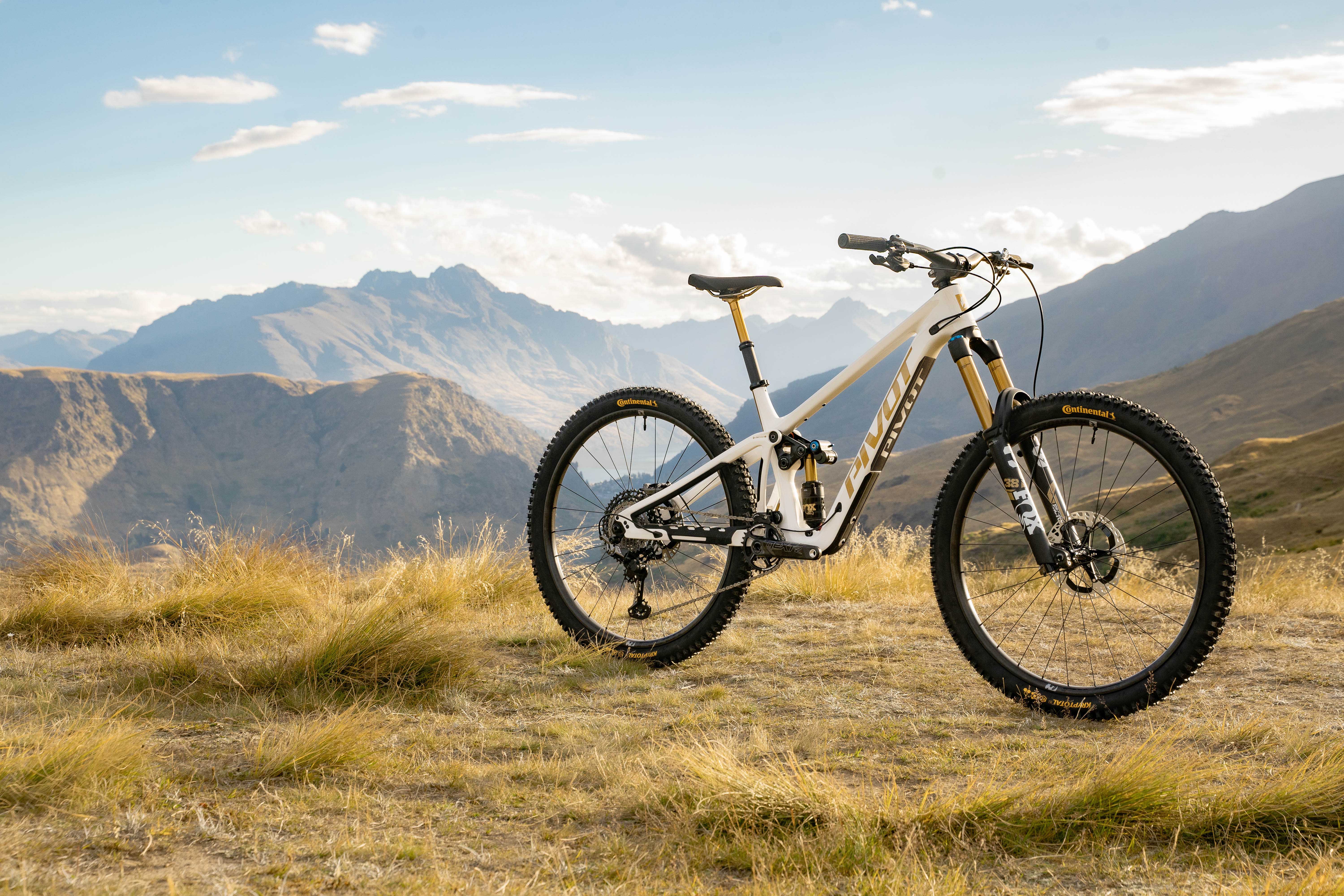 Pivot pulls the covers off the new breed of Firebird - Cycling News ...