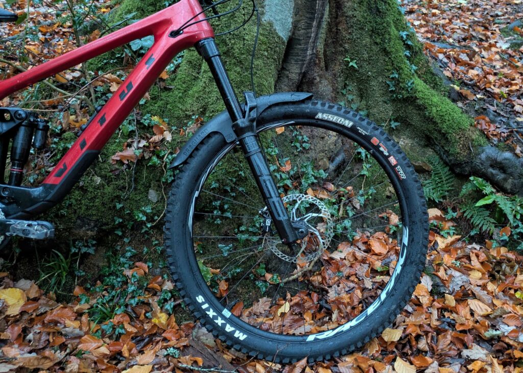 2025 race face turbine wheelset hero.jpg