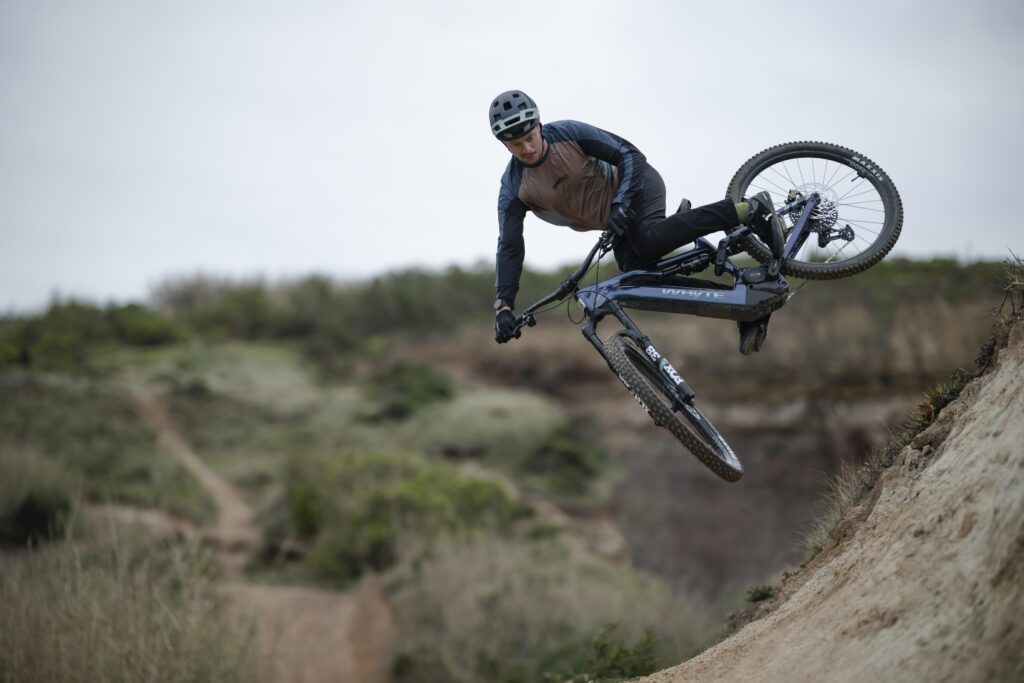 2025 whyte kado rsx hero2.jpg