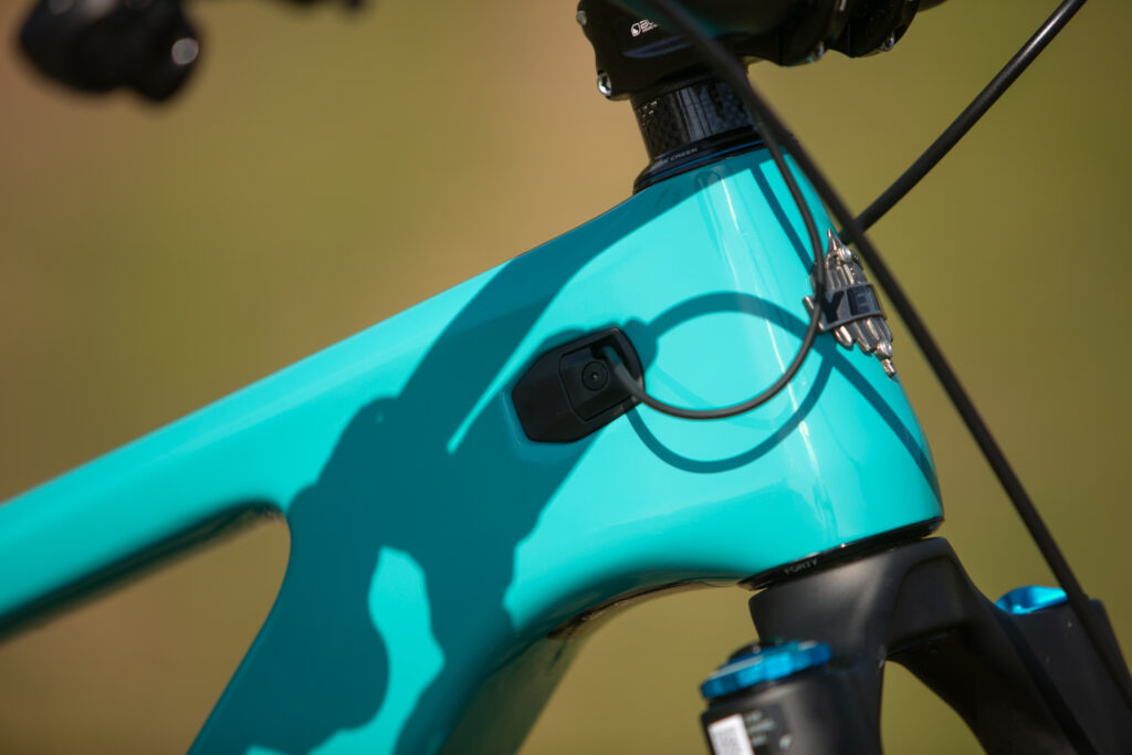 2025 yeti mte cable routing.jpg