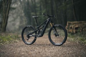 2025 yt industries decoy 29 sn hero.jpg