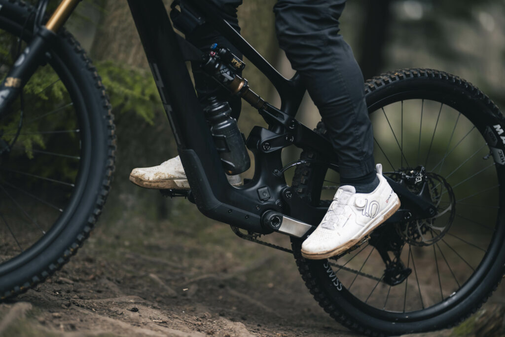 2025 yt industries decoy 29 sn motor close