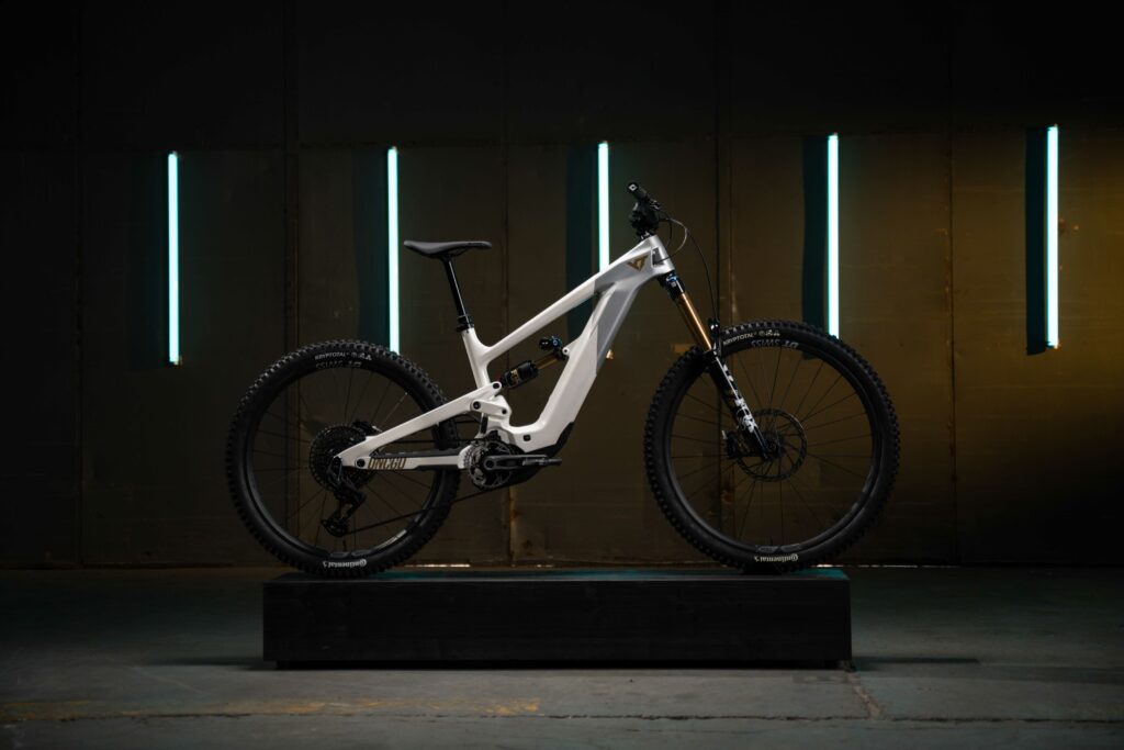 2025 yt industries decoy hero.jpg