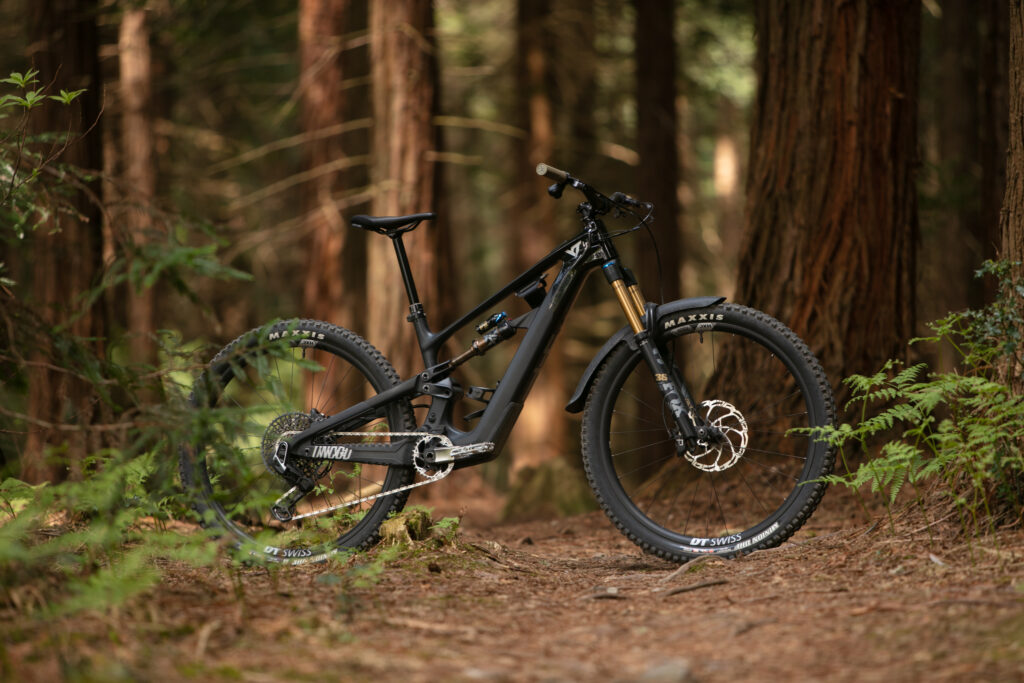 2025 yt industries decoy sn 29 core 4 hero.jpg