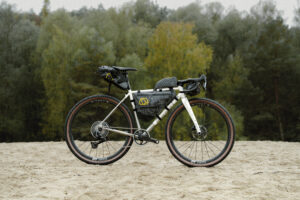 Standert’s new Erdgeschoss is a steel gravel bike with 50mm clearance and adjustable rake