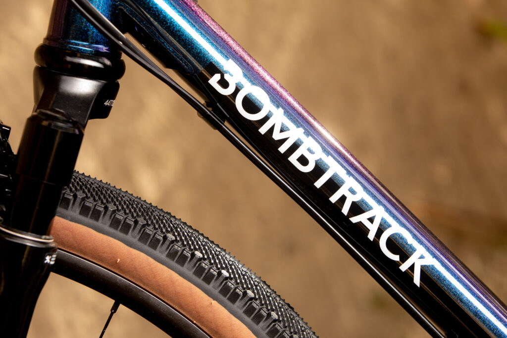 2023 Bombtrack Beyond Sus Gravel bike logo