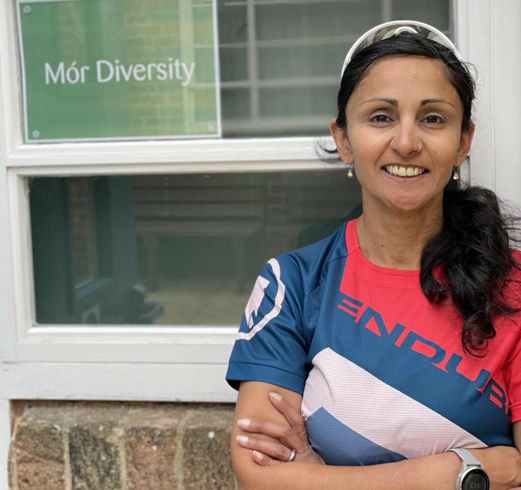 Aneela Mor sign 2