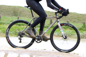 Bombtrack Hook EXT - riding 1.JPG
