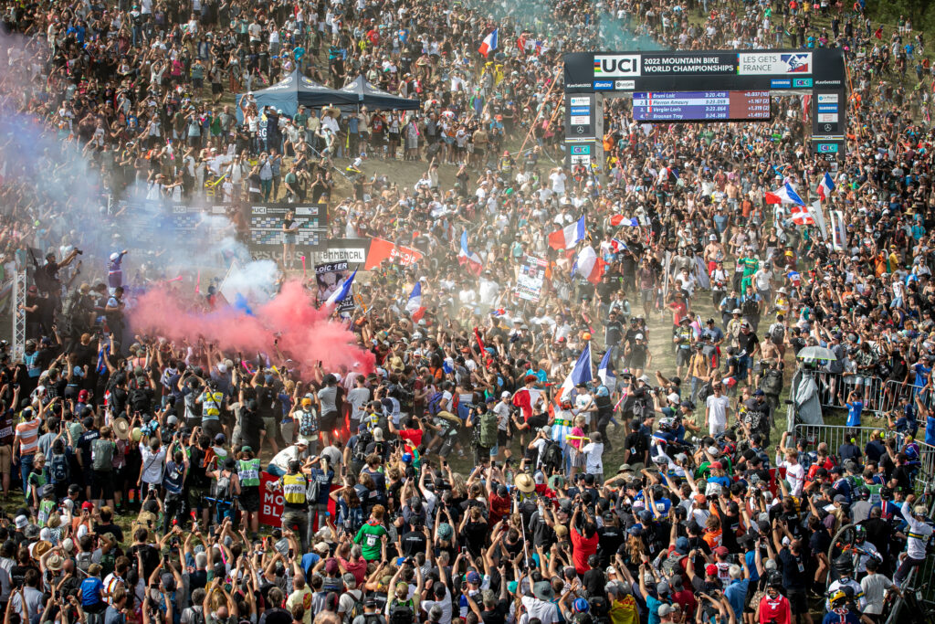 2022 UCI MTB World Championships DH finishline celebration