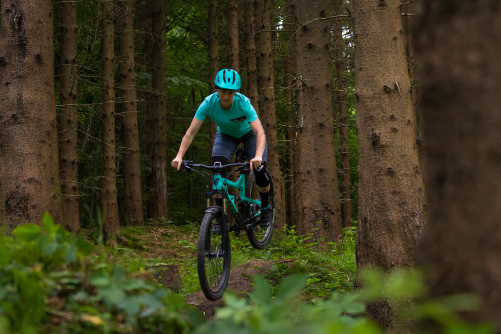 Calibre Ladies Bossnut V2 Riding 5.jpg