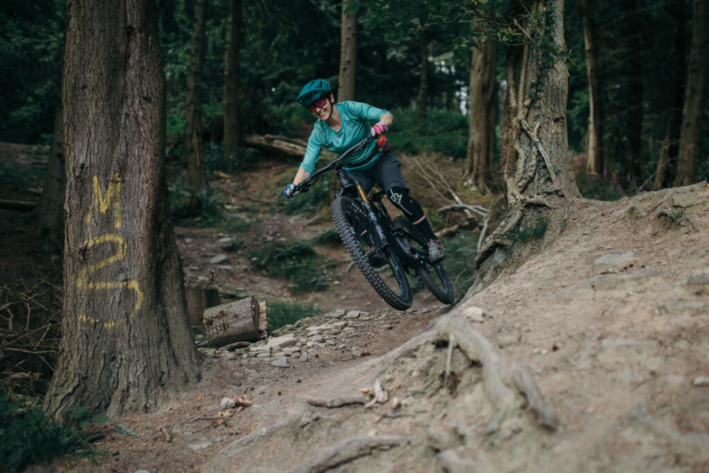 Canyon Spectral WMn CF Riding 10.jpg