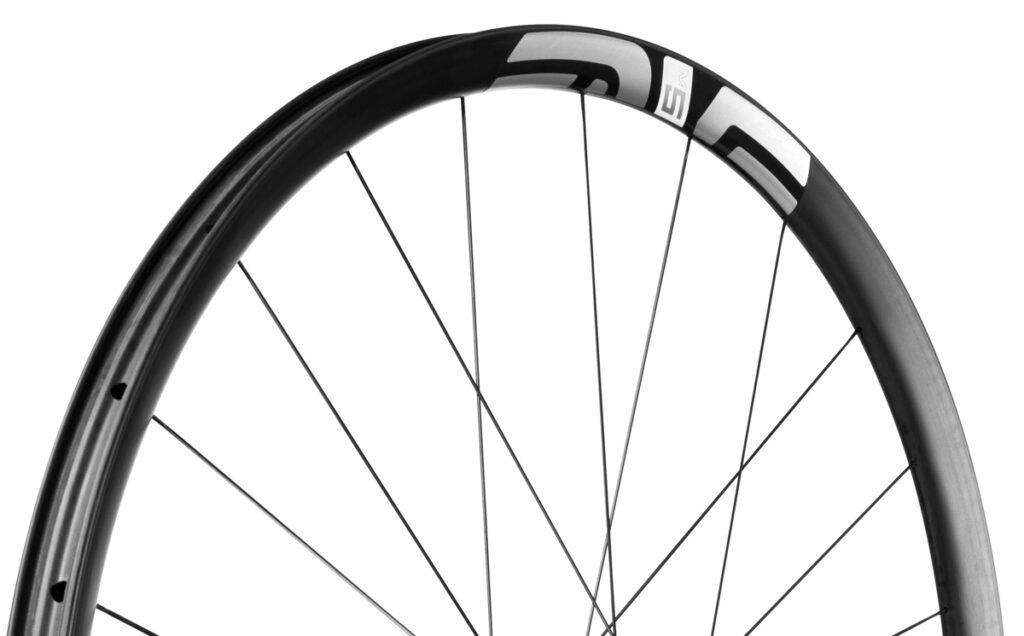 ENVE-M525-G-gravel-wheel-rim-carbon-tubeeles-1.jpg