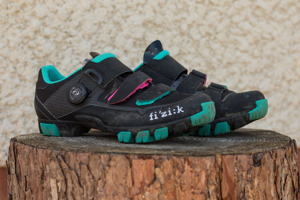 Fizik M6B Donna SPD Shoes-1.jpg