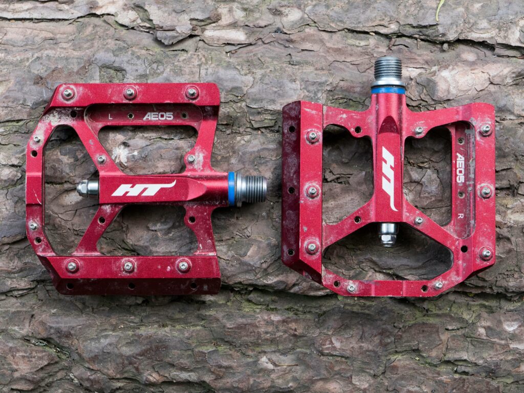HT-AE05-flat-pedal-100.jpg