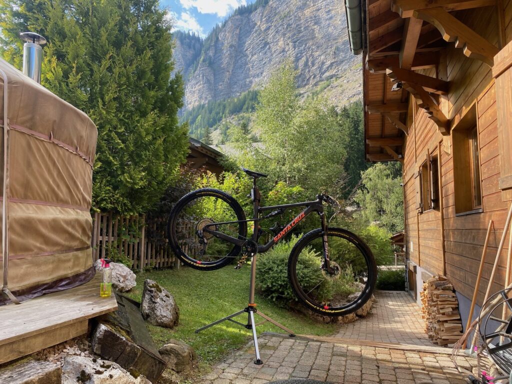 2022 Uci mtb world champs - behind the scenes mechanics-24