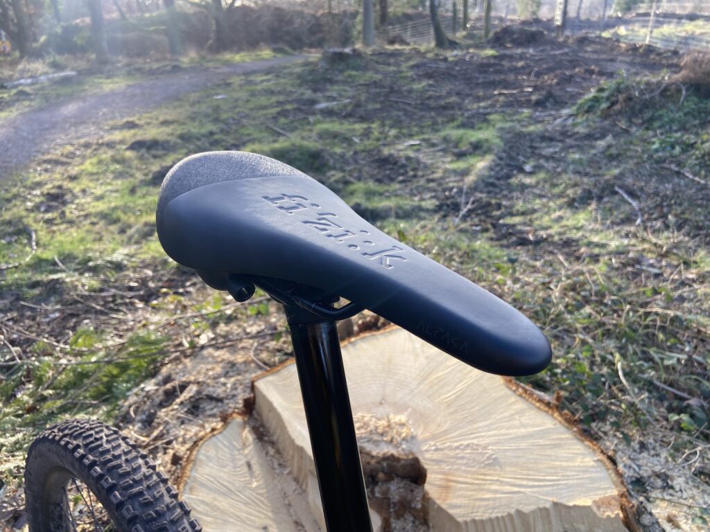 Fizik Gravita Alpaca X5 seat_4