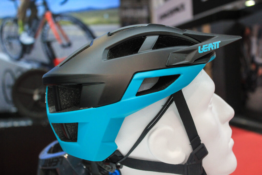 Leatt DBX 2.0 helmet-1.jpg