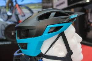 Leatt DBX 2.0 helmet-1.jpg