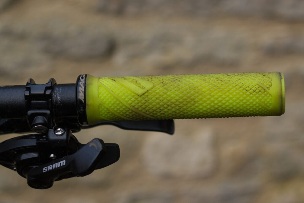 Lizard Skins Danny MacAskill Lock-on Grips-5.jpg