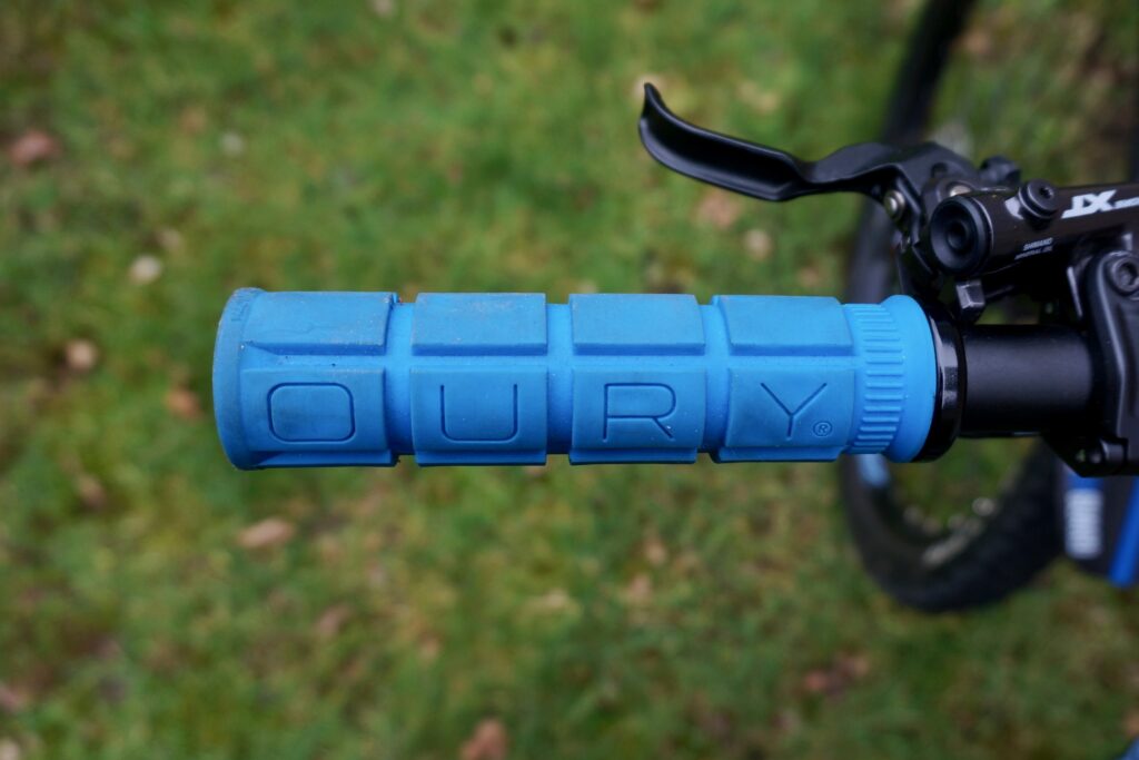 Lizard Skins Oury V2 Single Lock-On Hero.jpeg