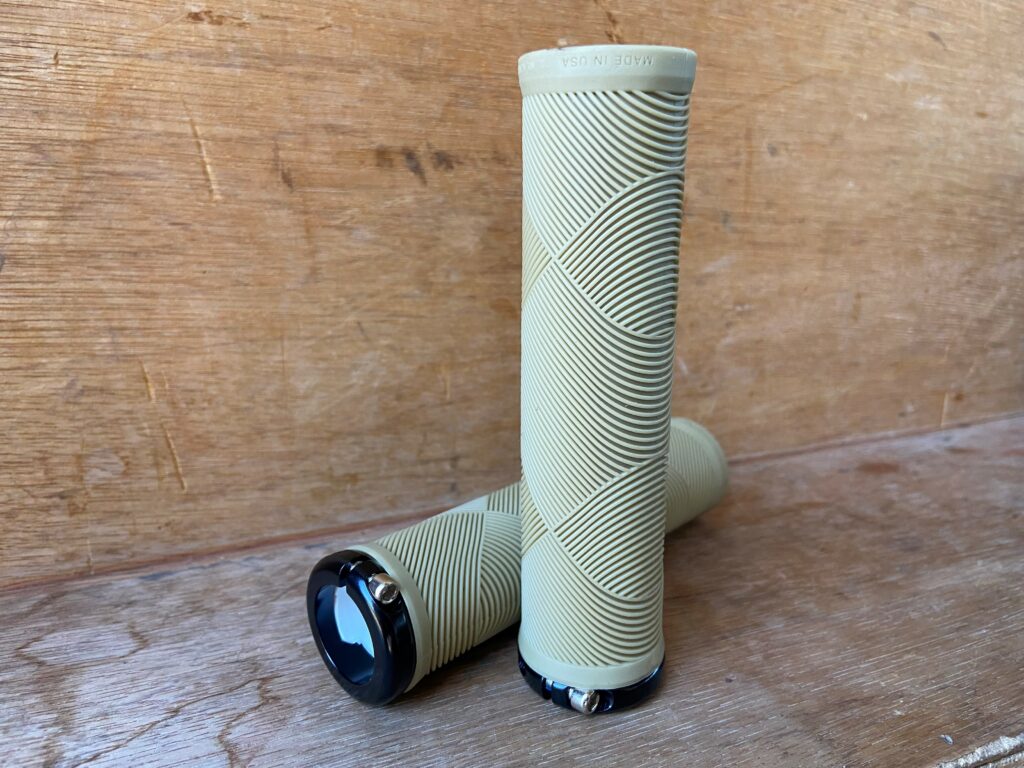 Lizard_Skins_Strata_Grips_2.jpg